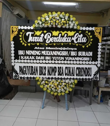 Papan Bunga Duka Taman Suropati