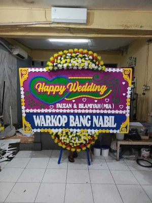 Papan Bunga di Taman Suropati